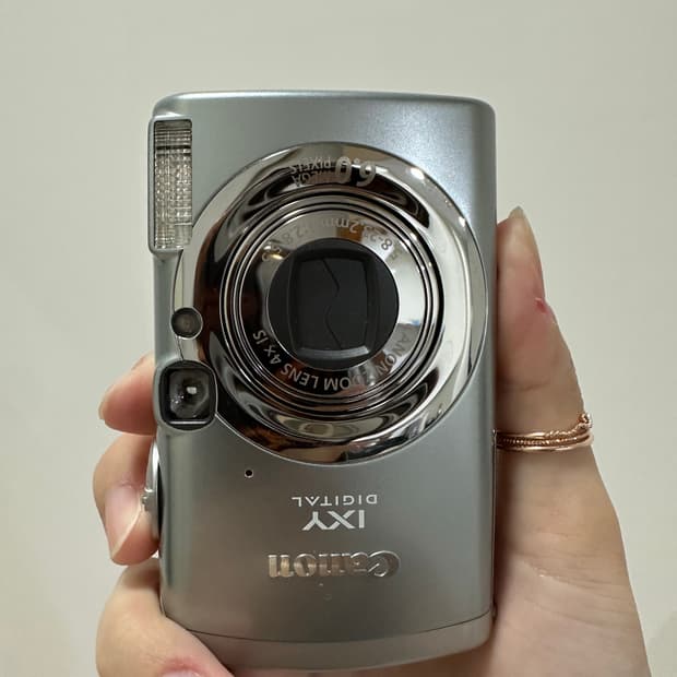 Canon IXY Digital 800IS (IXUS 800IS)