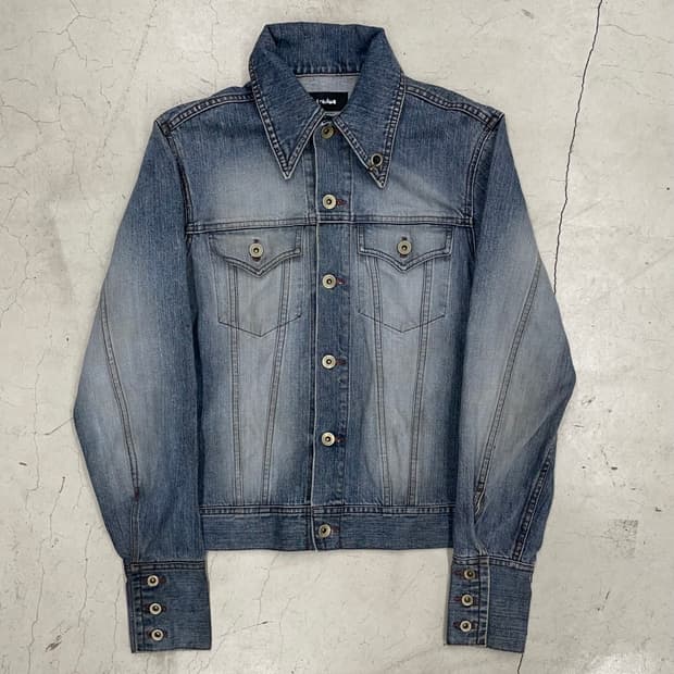 Led Rechwe piercing Denim Jacket