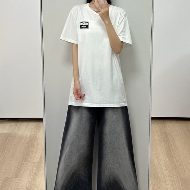 모스키노 밀라노 패치 로고 화이트 반팔 티셔츠