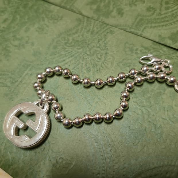 구찌 인터로킹 G 실버 여성 팔찌