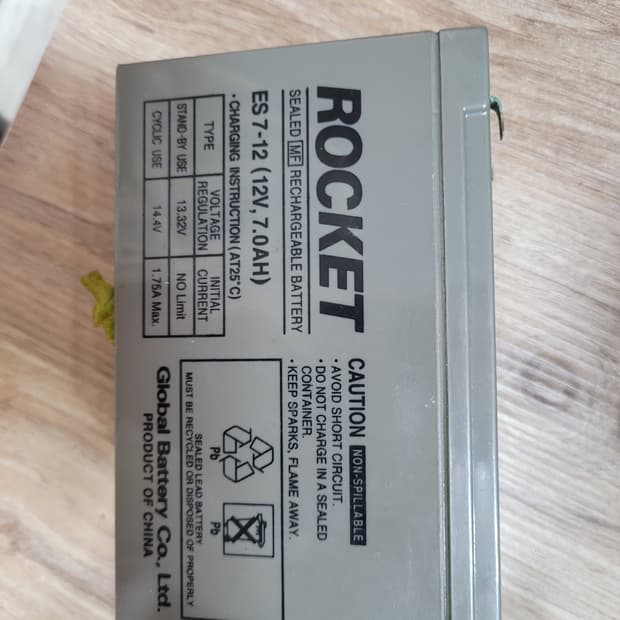 로케트 ES 7-12 12V 배터리 + 충전기