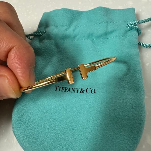 티파니 네로우 와이어 브레이슬릿 S사이즈 옐로우골드