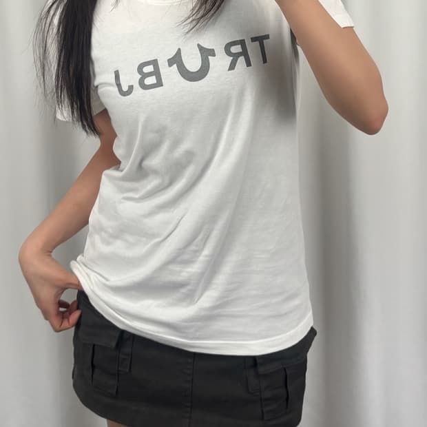 트루릴리전 화이트 프린트 반팔