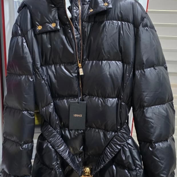 (새상품) 베르사체 블랙 벨티드 롱패딩 점퍼