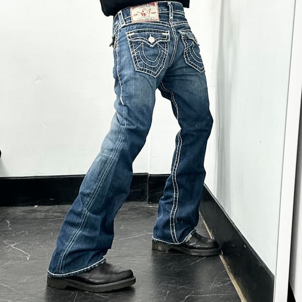 트루릴리전 월드투어 부츠컷 데님 팬츠