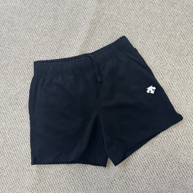 70 데상트 블랙 반바지 쇼츠 새상품 0416D