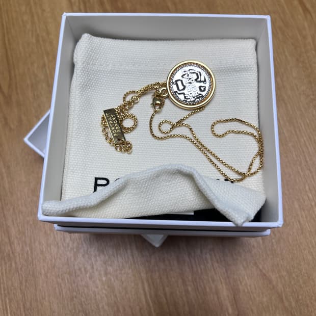 포트레이트 리포트 Logo Big Coin Pendant Necklace