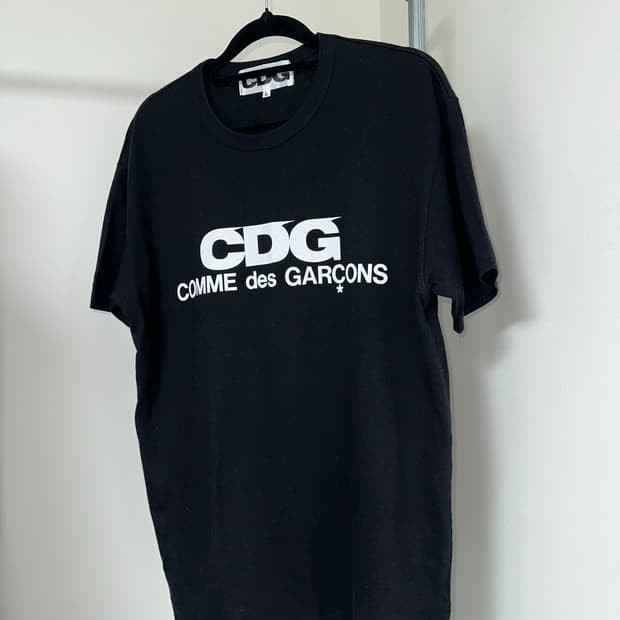 [정품] 꼼데가르송 CDG 로고 반팔 티셔츠 