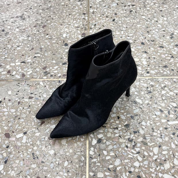 발렌시아가 송치 펌프스