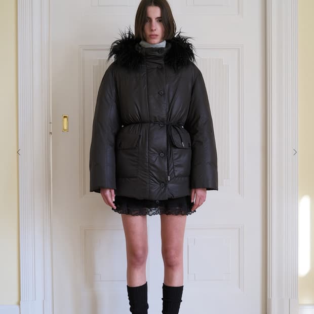 버뮬라 글로시 하프 다운 점퍼