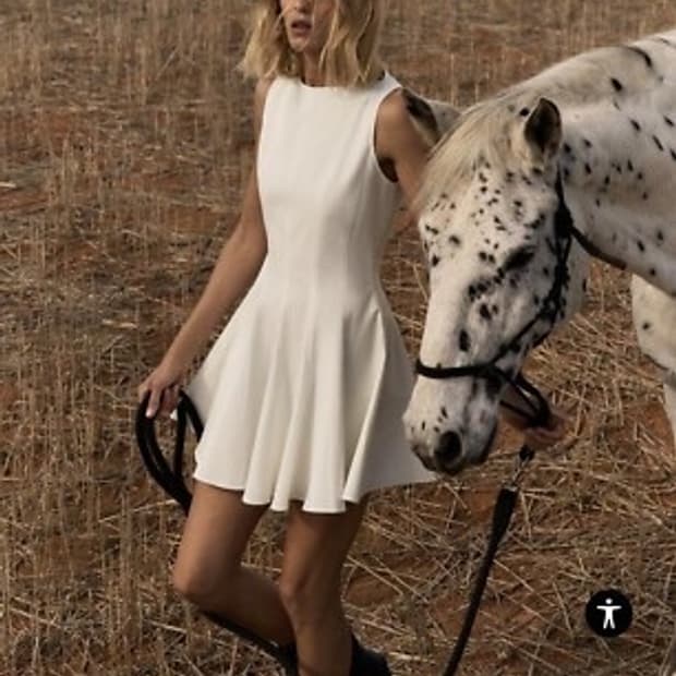 자라 화이트 드레스