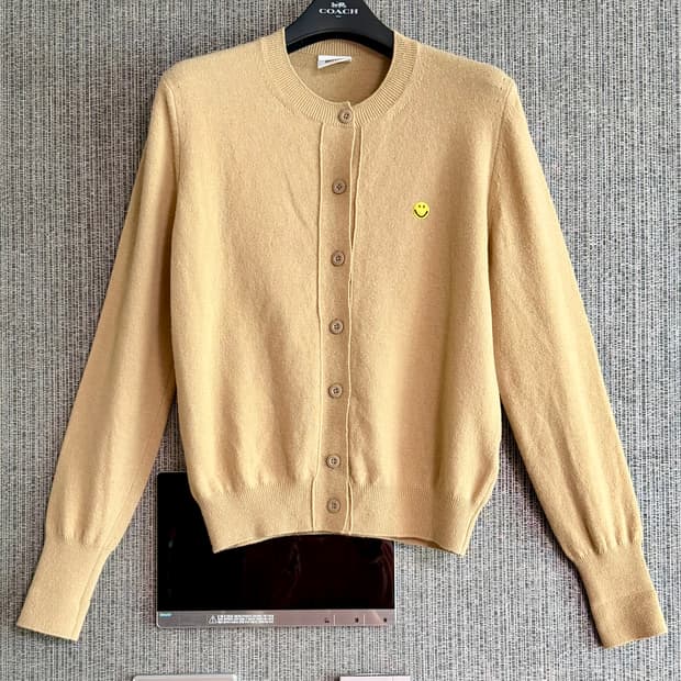 보카바카 VOCAVACA 스마일리 울 캐시미어 혼방 베이지 니트 가디건