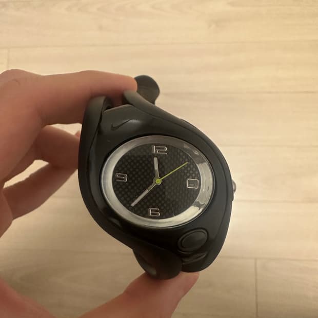 나이키 트라이엑스 시계