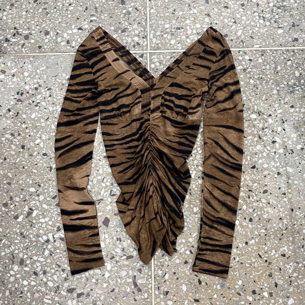 막스마라 애니멀 프린트 셔링 탑