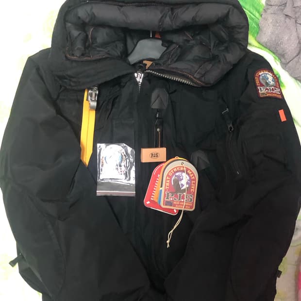 파라점퍼스 고비 23 fw s급 택,여분 마크,단추 보유