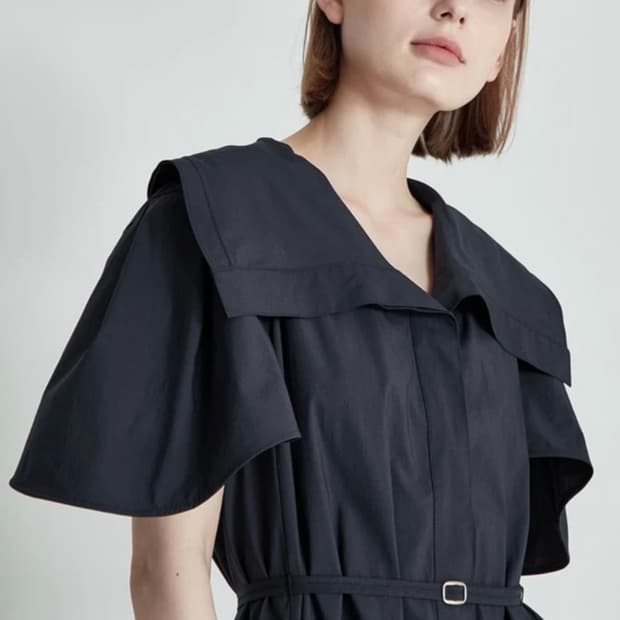 SYSTEM 벨티드 세일러 카라 원피스