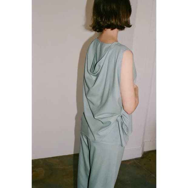 베이스레인지 silk sleevless
