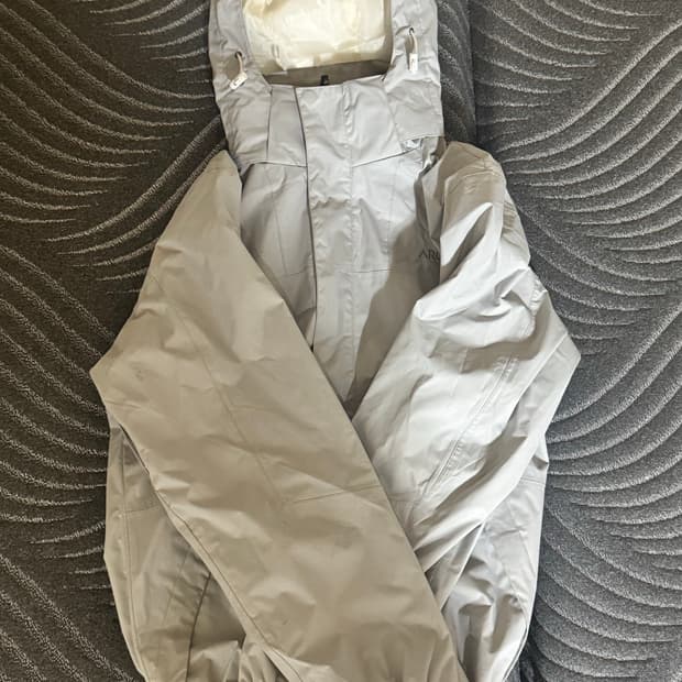 아크테릭스 베타 자켓 M (오프화이트/화이트, FW25)