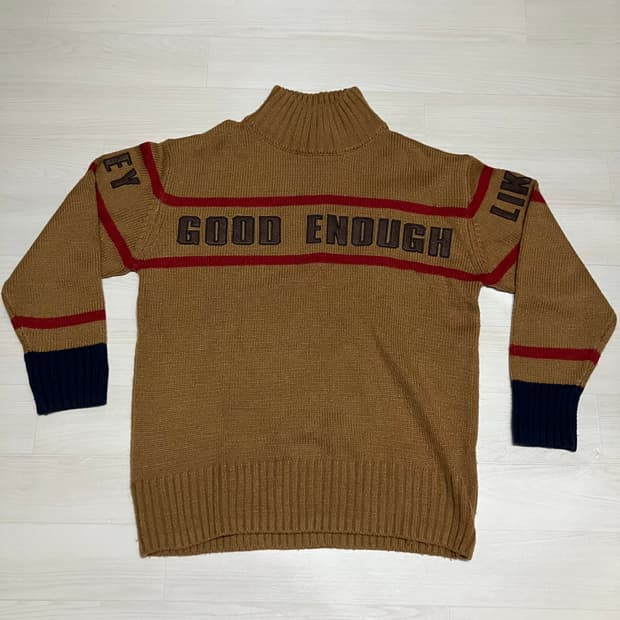 갈색 반폴라 니트