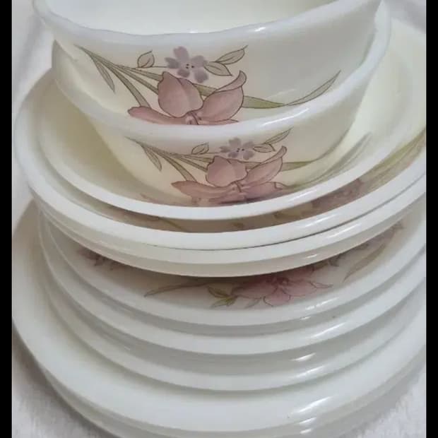 특가!(새제품. 수입브랜드.빈티지 식기류)Stony 밀크 꽃무늬 접시 &