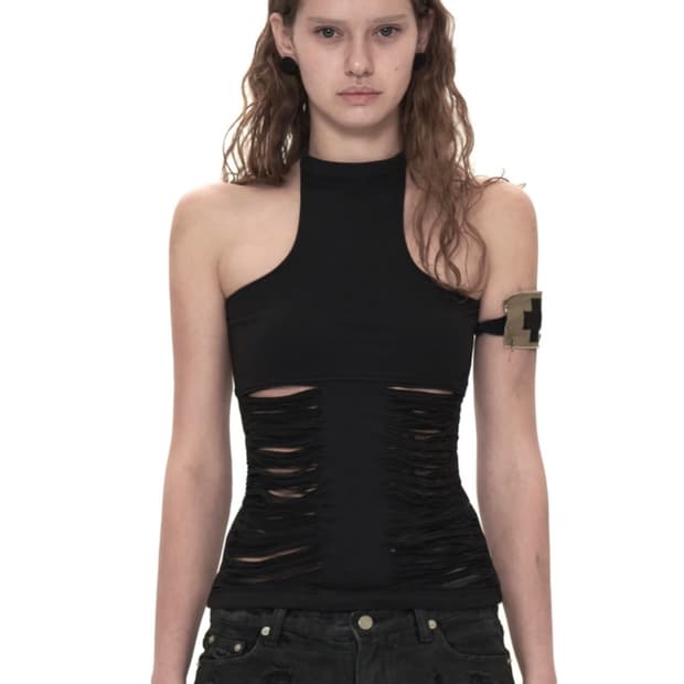 구해요) FRINGED CUTTING HALTERNECK TOP