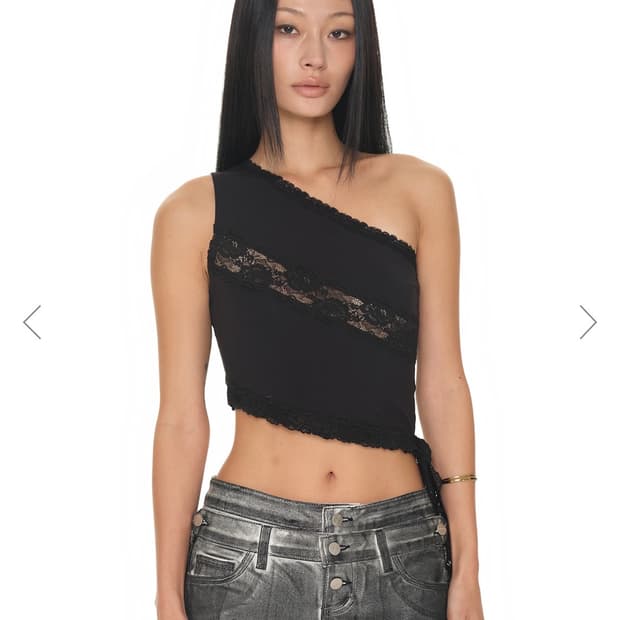 (새상품) 투머치택스 레이스 원숄더 탑