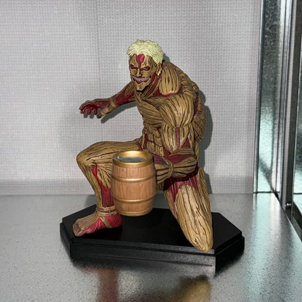 진격의 거인)  갑옷거인 피규어