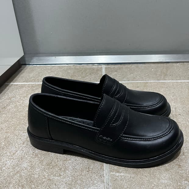 ‼️새상품) MARUGO 블랙 로퍼 미끄럼방지 245