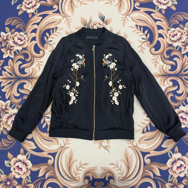 (우먼즈S)자라 ZARA 플라워 자수 봄버자켓(블랙)