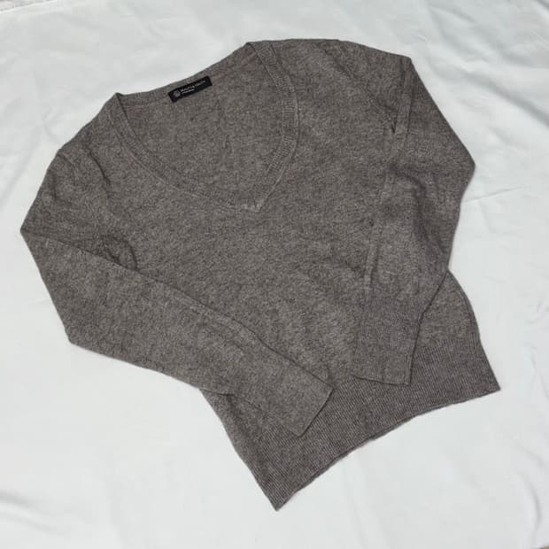 유나이티드 애로우즈 딱붙핏 브이넥 울 니트