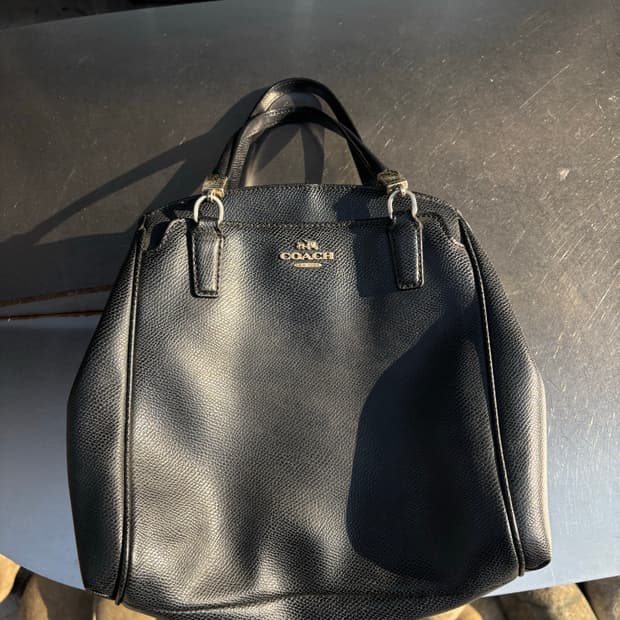 Coach 클래식 블랙 레더 토트백 