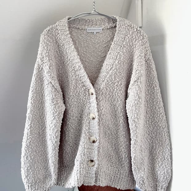 Boucle design cloudy touch knit cardigan