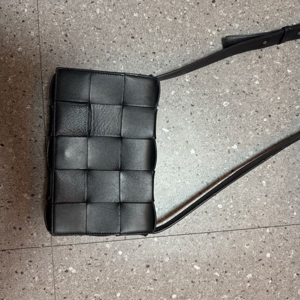 보테가 카세트백 판매합니다