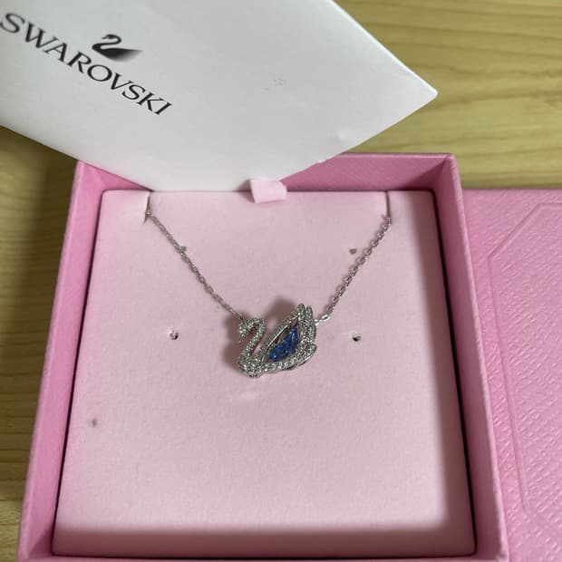 스와로브스키 댄싱스완 네클리스 블루 로듐 플래팅