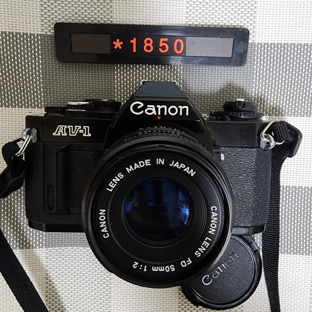 캐논 AV-1 블랙바디 1대 2 단렌즈 필름카메라