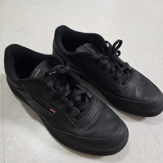 리복 클럽C 85 올블랙 스니커즈