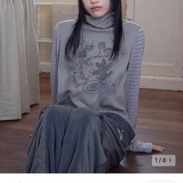 허그유어스킨 드로잉 프릴 폴라 탑 