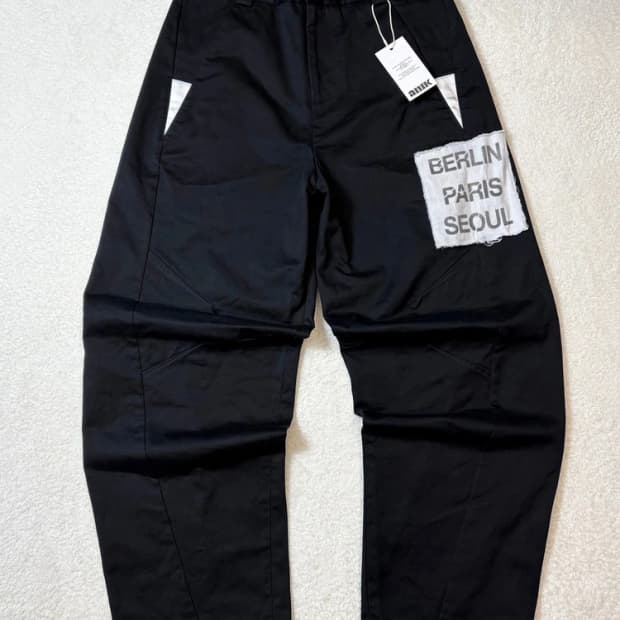 더뮤지엄비지터 베를린 서울 와이드 팬츠 PN6064