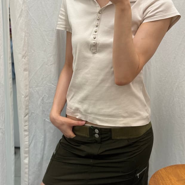 은은 베이지 슬림핏 카라티