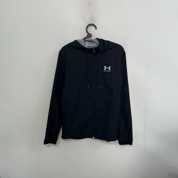 언더아머 블랙 후드 바람막이 M