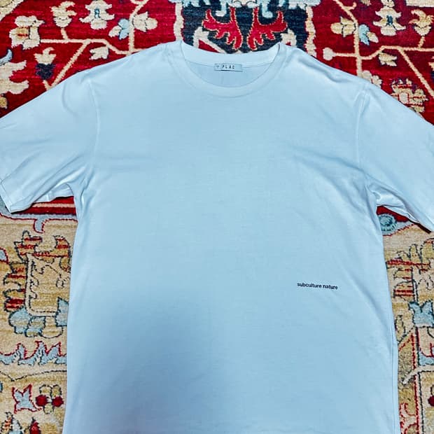 플랙 로고 프린팅 반팔 티셔츠 