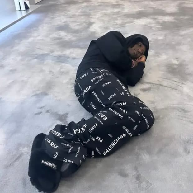 발렌시아가 털 슬리퍼