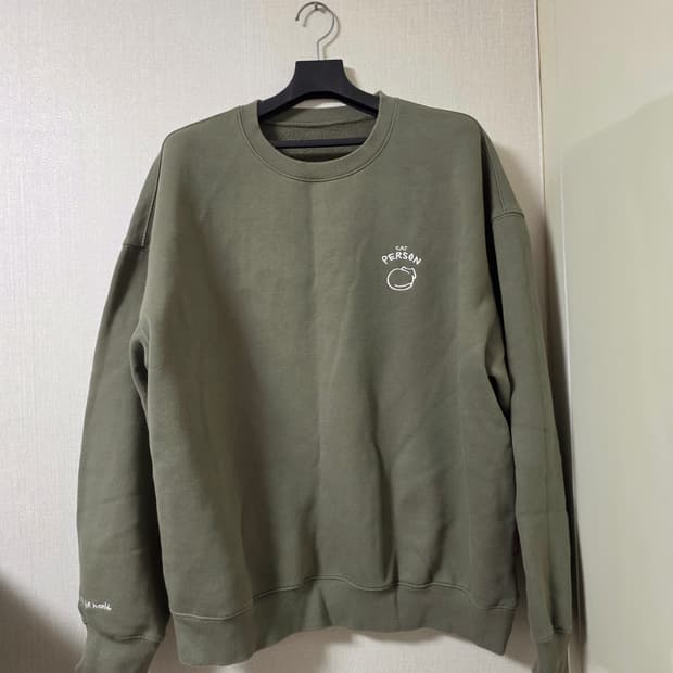 김메주와 고양이 유튜버 굿즈 올리브색 기모 맨투맨