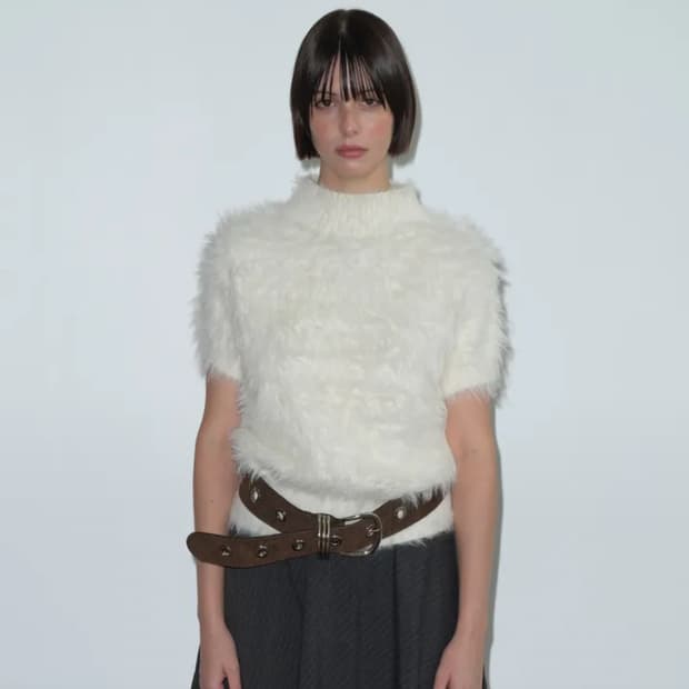 마가린핑거스 헤어리 하이넥 니트 퍼 탑 아이보리