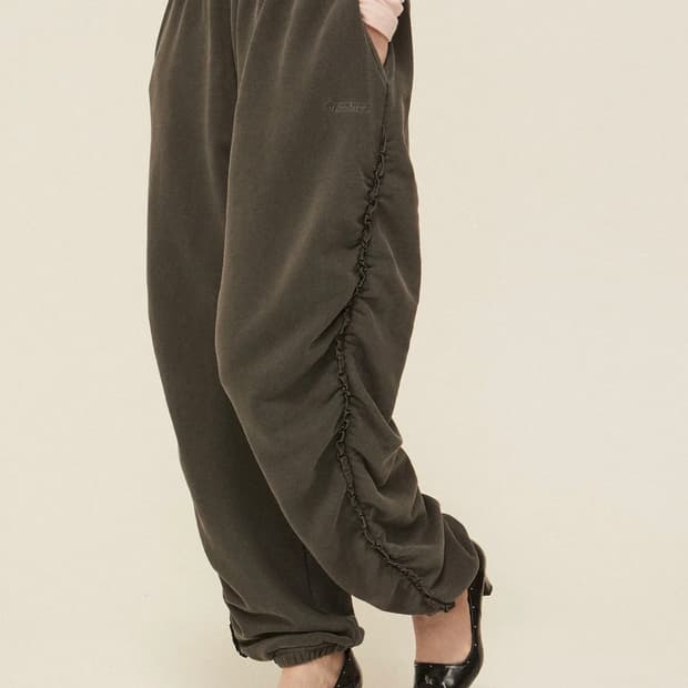 쓰리타임즈 위스퍼 스웻팬츠 조거 챠콜m