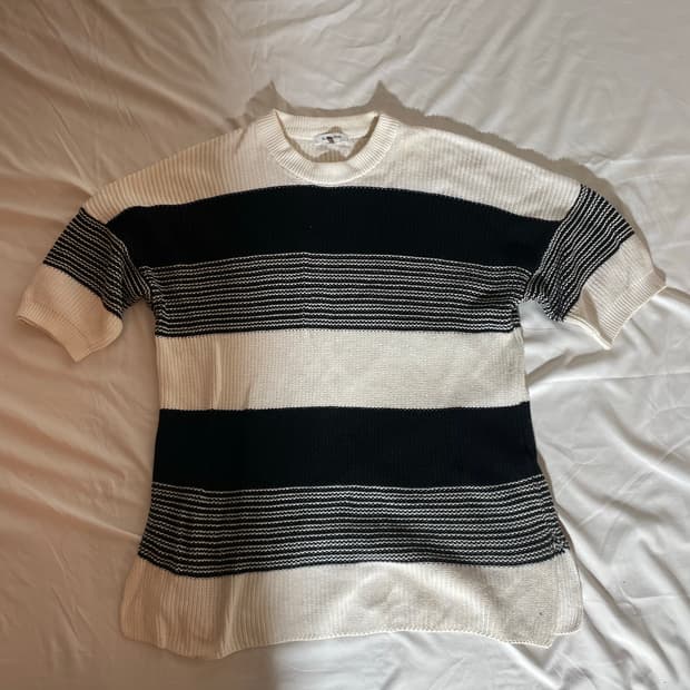 글로벌워크 스트라이프 반팔 니트