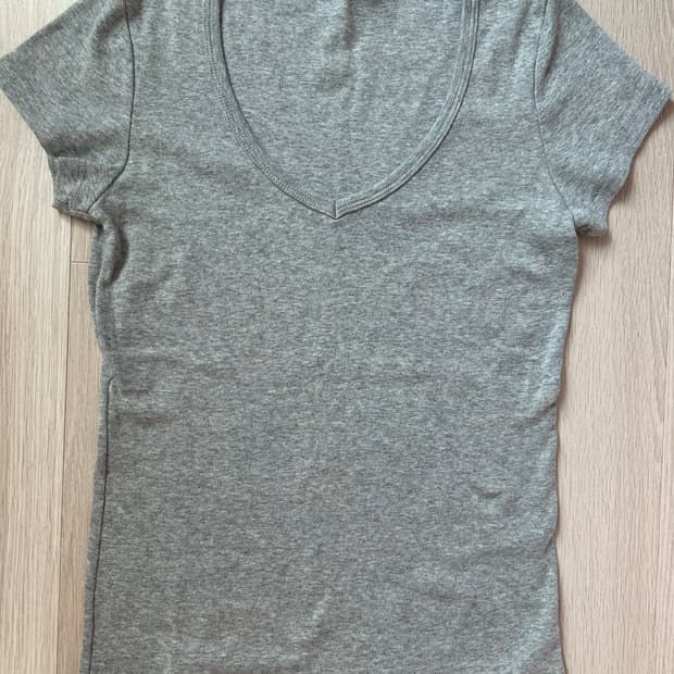 브랜디멜빌 브이넥 반팔 티셔츠 - 그레이