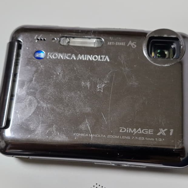 Konica Minolta dimage X1