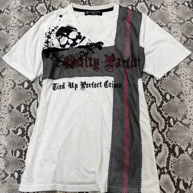 “Vintage” 00’s Design Skull Print Tee