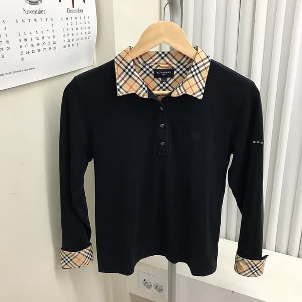 버버리 노바체크 카라 긴팔티